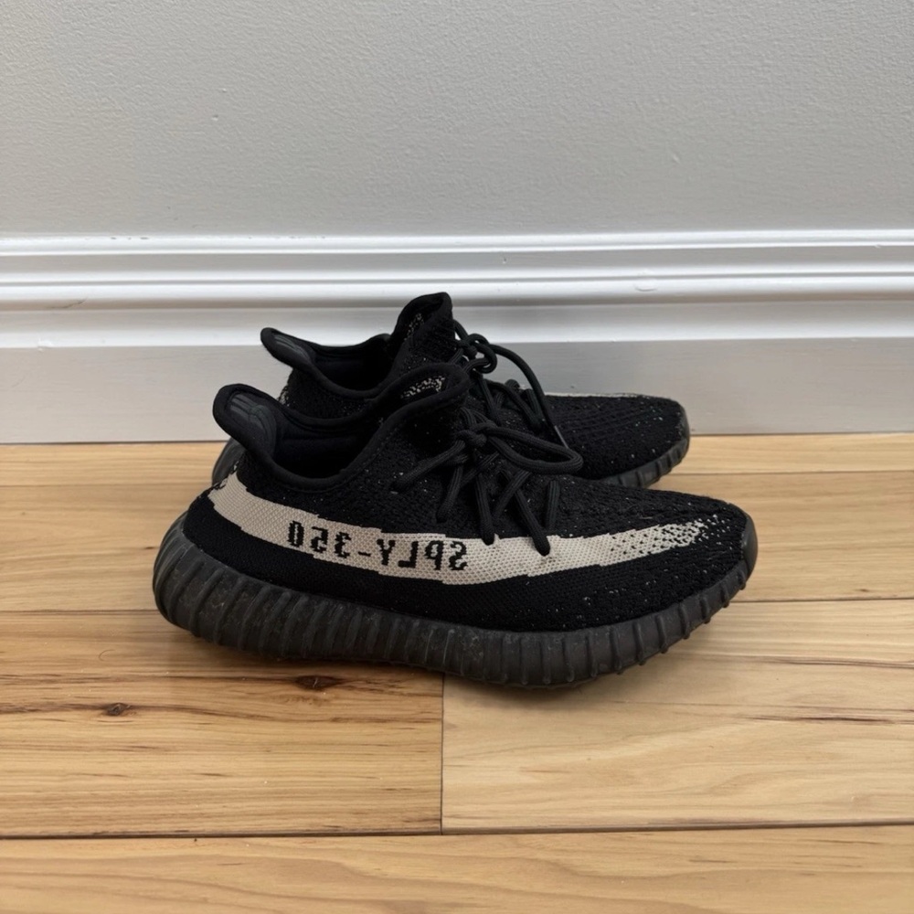 Adidas Yeezy Boost 350 V2 Core Unisex Black Sneakers 6 Men / 8 Women